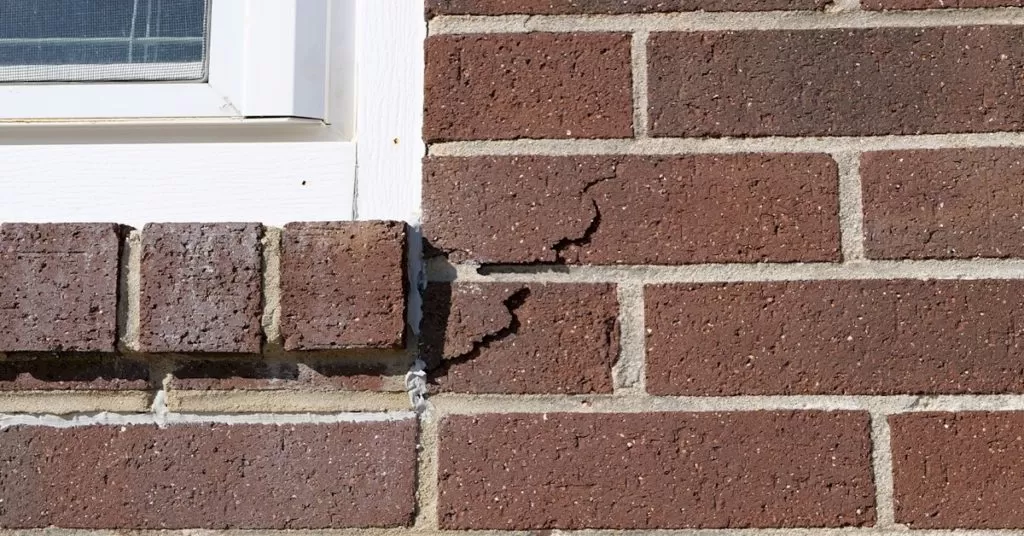 Cracks Window